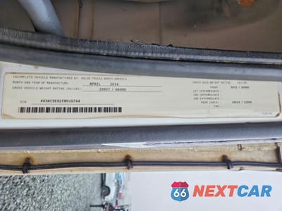 Zdjęcie 10 z 10 samochodu: 2015 VOLVO VHD DUMP TRUCK VIN:4V5KC9EH2FN910764 - miniatura