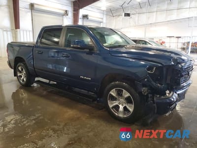 Czwarte zdjęcie samochodu z boku: 2023 RAM 1500 LARAMIE VIN:1C6SRFJT8PN587627 - miniatura