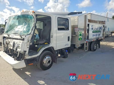 Trzecie zdjęcie samochodu z tyłu: 2023 ISUZU NPR XD CHIPPER TRUCK VIN:JALC4J166P7014186 - miniatura