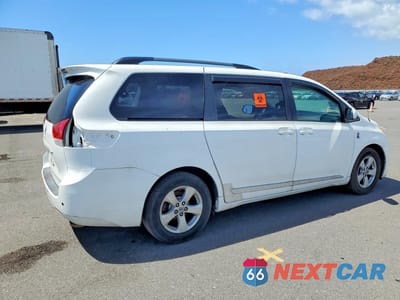 Trzecie zdjęcie samochodu z tyłu: 2014 TOYOTA SIENNA LE 8-PASSENGER VIN:5TDKK3DC7ES428449 - miniatura