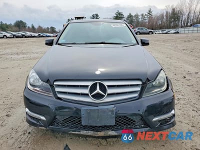 Piąte zdjęcie samochodu w środku: 2012 MERCEDES-BENZ C 300 4MATIC VIN:WDDGF8BB8CR230806 - miniatura