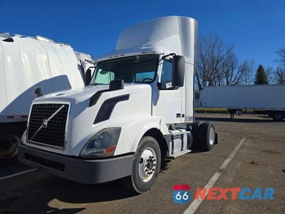 Drugie zdjęcie samochodu z przodu: 2016 VOLVO VNL SEMI TRUCK VIN:4V4N39TGXGN965668 - miniatura