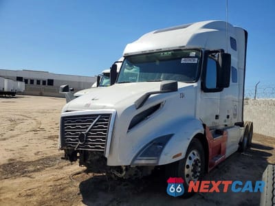 Drugie zdjęcie samochodu z przodu: 2021 VOLVO VN VNL VIN:4V4NC9EH1MN272005 - miniatura