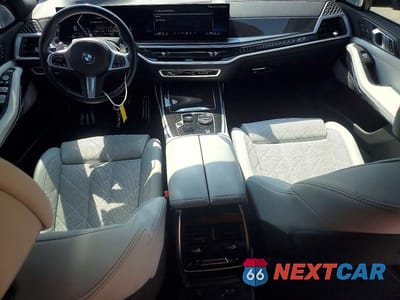 Zdjęcie 8 z 12 samochodu: 2024 BMW X7 XDRIVE40I VIN:5UX23EM01R9S23534 - miniatura