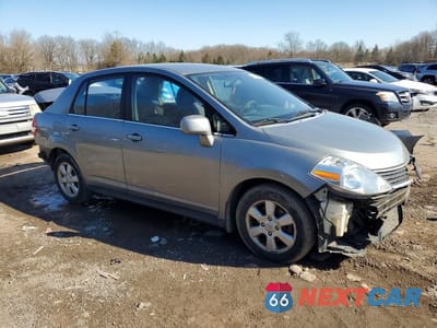 Czwarte zdjęcie samochodu z boku: 2007 NISSAN VERSA 1.8 S VIN:3N1BC11E07L445967 - miniatura