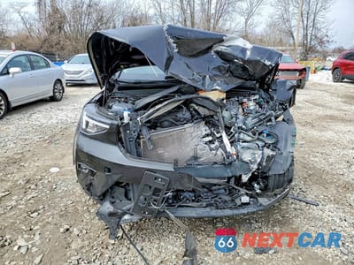 Piąte zdjęcie samochodu w środku: 2023 VOLVO XC40 PLUS VIN:YV4L12UW8P2066294 - miniatura