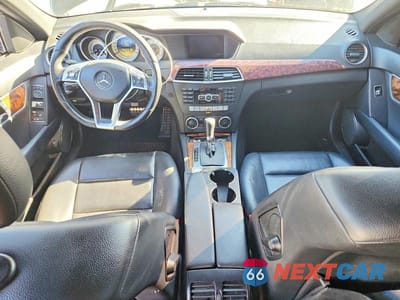 Zdjęcie 8 z 11 samochodu: 2012 MERCEDES-BENZ C 250 VIN:WDDGF4HB2CA615843 - miniatura