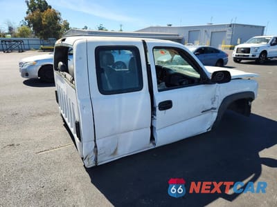 Trzecie zdjęcie samochodu z tyłu: 2004 CHEVROLET SILVERADO C2500 HEAVY DUTY VIN:1GCHC29U24E382584 - miniatura