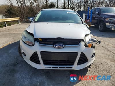 Piąte zdjęcie samochodu w środku: 2013 FORD FOCUS VIN:1FADP3F2XDL123712 - miniatura
