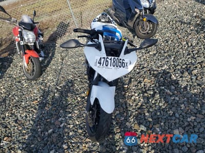 Piąte zdjęcie samochodu w środku: 2016 YAMAHA YZFR3 VIN:MH3RH06Y6GK010416 - miniatura