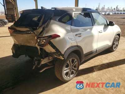 Trzecie zdjęcie samochodu z tyłu: 2021 KIA SELTOS S VIN:KNDEU2AA6M7136241 - miniatura