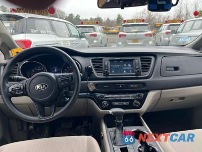 Zdjęcie 9 z 10 samochodu: 2019 KIA SEDONA LX VIN:KNDMB5C18K6525496 - miniatura