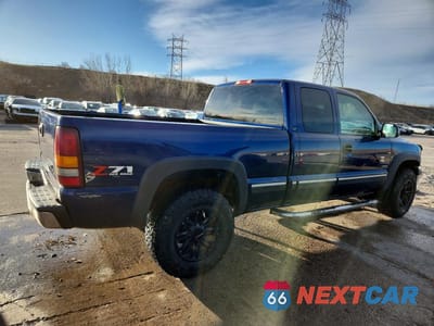 Trzecie zdjęcie samochodu z tyłu: 2002 CHEVROLET SILVERADO K1500 VIN:2GCEK19T921114735 - miniatura