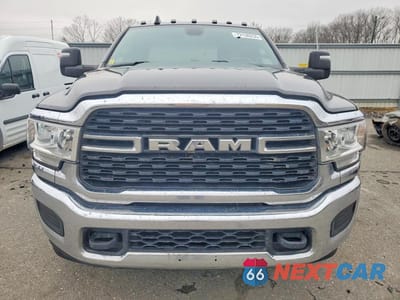 Piąte zdjęcie samochodu w środku: 2024 RAM 3500 BIG HORN VIN:3C63RRHL8RG149018 - miniatura