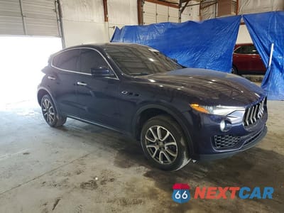 Czwarte zdjęcie samochodu z boku: 2017 MASERATI LEVANTE VIN:ZN661XUA3HX222620 - miniatura