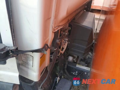 Zdjęcie 12 z 13 samochodu: 2023 ISUZU NPR HD REFUSE TRUCK VIN:54DC4W1D5PS207225 - miniatura