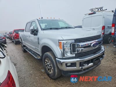 Czwarte zdjęcie samochodu z boku: 2019 FORD F350 SUPER DUTY VIN:1FT8W3BT4KEE19789 - miniatura