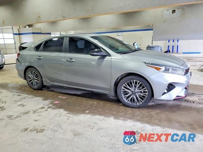 Czwarte zdjęcie samochodu z boku: 2022 KIA FORTE GT-LINE VIN:3KPF54AD3NE499301 - miniatura