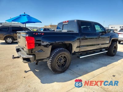 Trzecie zdjęcie samochodu z tyłu: 2018 CHEVROLET SILVERADO K1500 LT VIN:3GCUKREC8JG534945 - miniatura