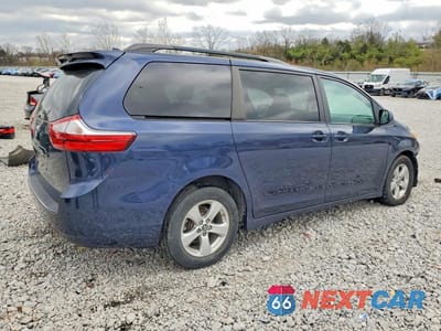 Trzecie zdjęcie samochodu z tyłu: 2018 TOYOTA SIENNA LE 8-PASSENGER VIN:5TDKZ3DCXJS930314 - miniatura