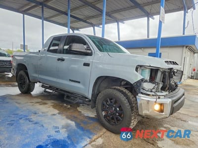 Czwarte zdjęcie samochodu z boku: 2021 TOYOTA TUNDRA SR5 VIN:5TFRY5F13MX278398 - miniatura