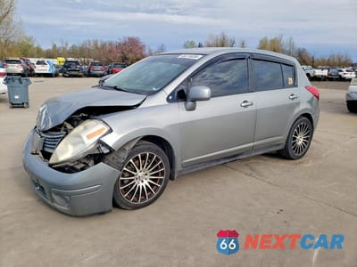 2007 NISSAN VERSA 1.8 S 3N1BC13E87L421316 - główne zdjęcie licytacji z USA - miniatura