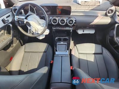 Zdjęcie 8 z 12 samochodu: 2025 MERCEDES-BENZ CLA 250 VIN:W1K5J4GB1SN556458 - miniatura