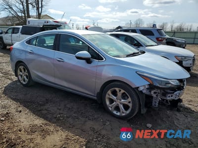 Czwarte zdjęcie samochodu z boku: 2017 CHEVROLET CRUZE PREMIER VIN:1G1BF5SM7H7148016 - miniatura