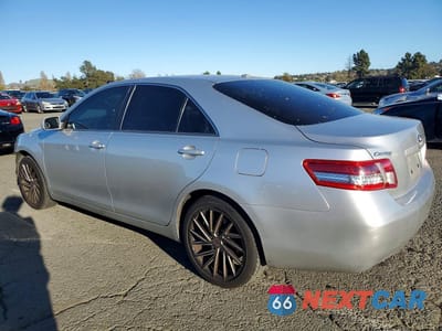 Drugie zdjęcie samochodu z przodu: 2010 TOYOTA CAMRY LE VIN:4T4BF3EK6AR022745 - miniatura