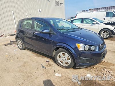 Czwarte zdjęcie samochodu z boku: 2015 CHEVROLET SONIC LS VIN:1G1JA6SH2F4160365 - miniatura
