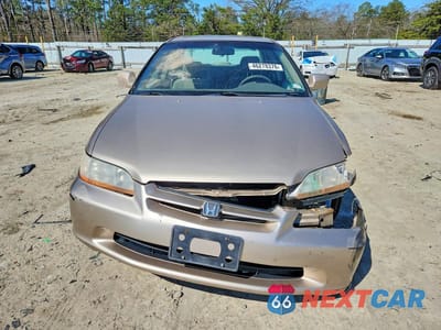 Piąte zdjęcie samochodu w środku: 2000 HONDA ACCORD EX VIN:1HGCG6679YA146632 - miniatura