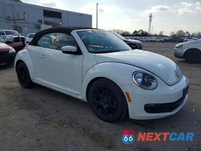 Czwarte zdjęcie samochodu z boku: 2015 VOLKSWAGEN BEETLE 1.8T VIN:3VW517AT5FM816578 - miniatura