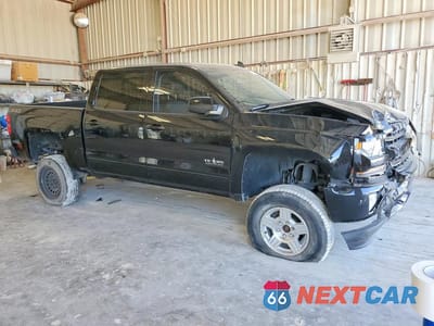 Czwarte zdjęcie samochodu z boku: 2017 CHEVROLET SILVERADO K1500 LT VIN:3GCUKREC7HG516785 - miniatura
