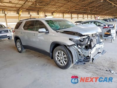 Czwarte zdjęcie samochodu z boku: 2021 CHEVROLET TRAVERSE LT VIN:1GNERGKW5MJ259337 - miniatura