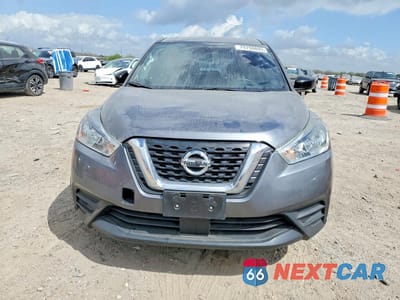 Piąte zdjęcie samochodu w środku: 2020 NISSAN KICKS S VIN:3N1CP5BVXLL561167 - miniatura