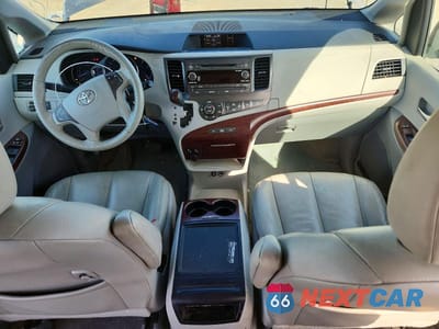 Zdjęcie 8 z 13 samochodu: 2014 TOYOTA SIENNA XLE 8-PASSENGER VIN:5TDYK3DCXES481334 - miniatura
