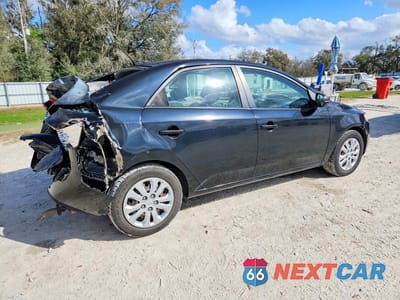 Trzecie zdjęcie samochodu z tyłu: 2012 KIA FORTE EX VIN:KNAFU4A29C5535046 - miniatura