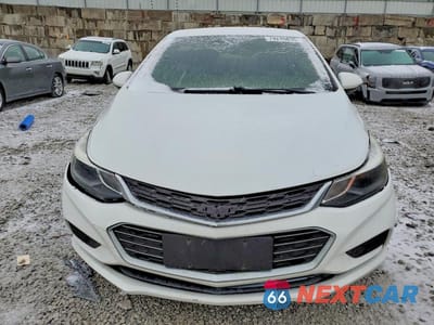 Piąte zdjęcie samochodu w środku: 2018 CHEVROLET CRUZE LS VIN:1G1BC5SMXJ7127854 - miniatura