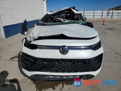 Piąte zdjęcie samochodu w środku: 2025 VOLKSWAGEN TIGUAN SE R-LINE BLACK VIN:3VVGR7RM5SM044788 - miniatura