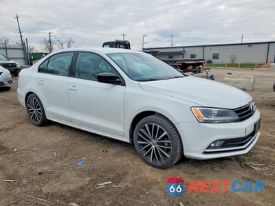 Czwarte zdjęcie samochodu z boku: 2016 VOLKSWAGEN JETTA SPORT VIN:3VWD17AJ3GM242896 - miniatura