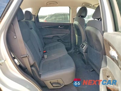 Zdjęcie 11 z 14 samochodu: 2016 KIA SORENTO LX VIN:5XYPG4A38GG094210 - miniatura