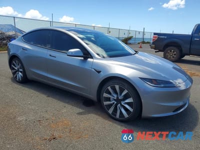 Czwarte zdjęcie samochodu z boku: 2025 TESLA MODEL 3 VIN:5YJ3E1EB0SF996757 - miniatura