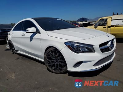 Czwarte zdjęcie samochodu z boku: 2019 MERCEDES-BENZ CLA 250 VIN:WDDSJ4EB0KN745754 - miniatura