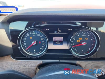 Zdjęcie 9 z 12 samochodu: 2018 MERCEDES-BENZ E 300 VIN:WDDZF4JB8JA394166 - miniatura