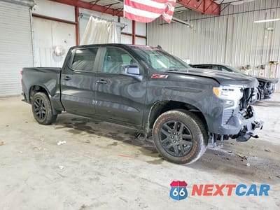 Czwarte zdjęcie samochodu z boku: 2023 CHEVROLET SILVERADO K1500 RST VIN:3GCUDEE83PG339410 - miniatura