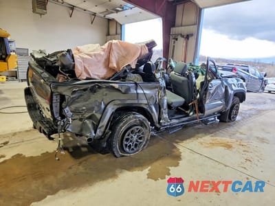 Trzecie zdjęcie samochodu z tyłu: 2017 TOYOTA TACOMA SR5 V6 VIN:3TMCZ5AN3HM079182 - miniatura