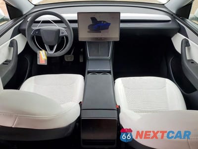 Zdjęcie 8 z 13 samochodu: 2026 TESLA MODEL Y VIN:7SAYGDEE5TF339100 - miniatura