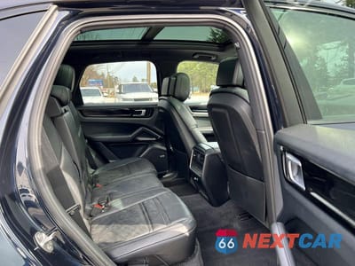 Zdjęcie 6 z 10 samochodu: 2019 PORSCHE CAYENNE VIN:WP1AA2AY3KDA00814 - miniatura