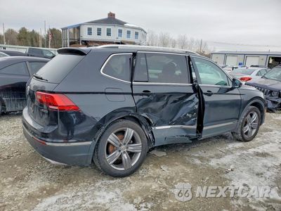 Trzecie zdjęcie samochodu z tyłu: 2020 VOLKSWAGEN TIGUAN SE VIN:3VV2B7AXXLM181795 - miniatura