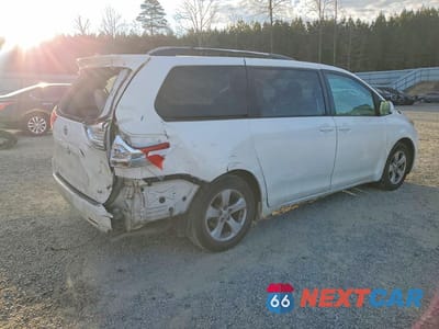 Trzecie zdjęcie samochodu z tyłu: 2013 TOYOTA SIENNA LE VIN:5TDKK3DC6DS353676 - miniatura